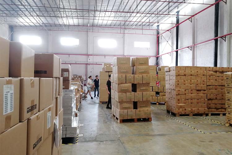 母婴用品企业一连合作关系，全线商品交由人生就是博代管代发