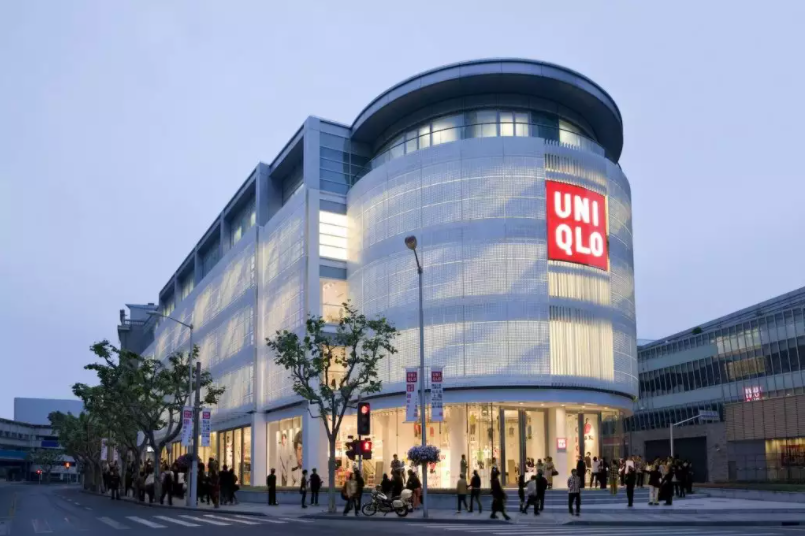 Uniqlo �ɹ����� 100% ȫ�Զ��ִ���������е�ֱ������·�����װ��������